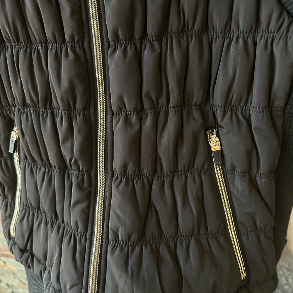 Calvin Klein vest with fur collar - Picture 4 of 5